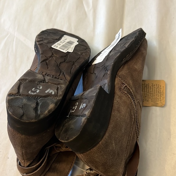 Born Kenya Bootie In Distressed Taupe. - Picture 13 of 14